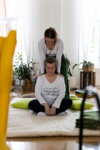 Lempeä kosketus. Kuvaaja: Tuomo Vilkkilä